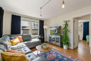 Mulberry Place - A Charming Cottage Near Old Town!